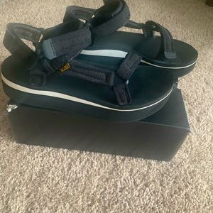 FLATFORM UNIVERSAL SANDAL